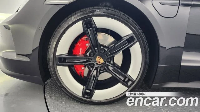 2025 Porsche 타이칸