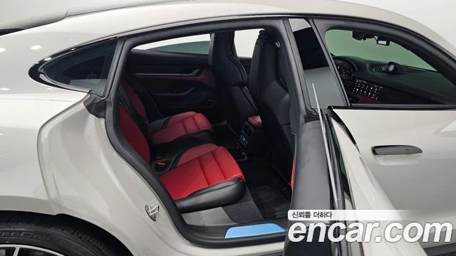 2025 Porsche 타이칸