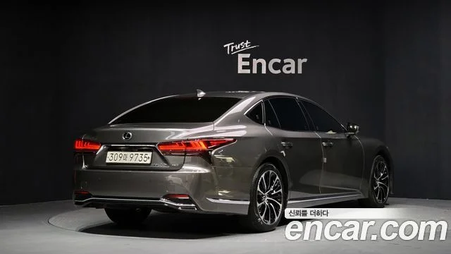 2022 Lexus LS500h 5세대