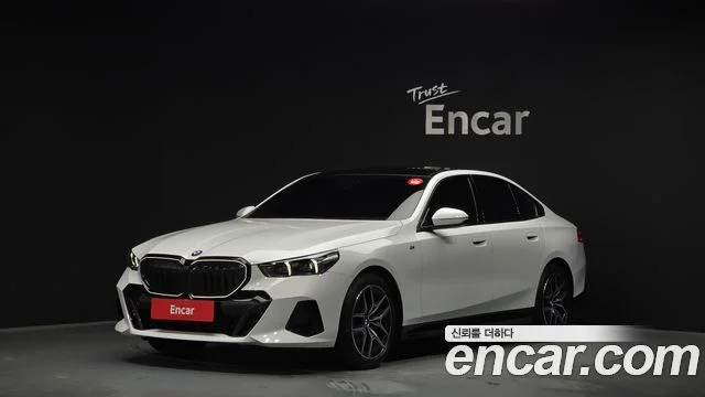 2025 BMW 5 Series (G60)