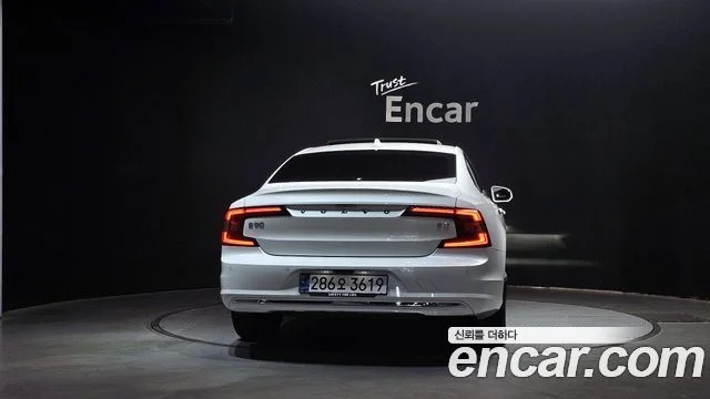 2021 Volvo S90