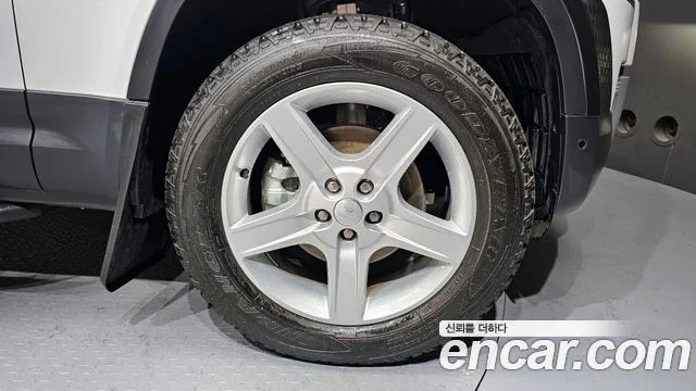 2023 Land Rover Defender (L663)