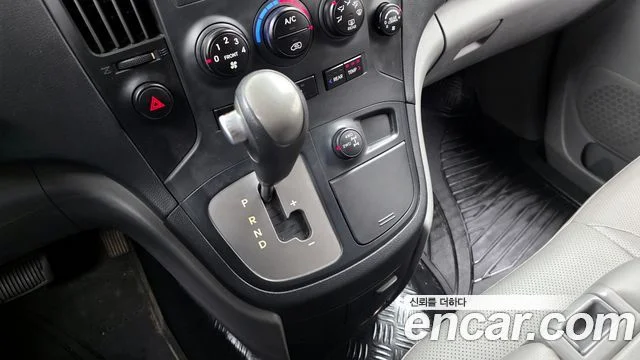 2014 Hyundai Grand Starex