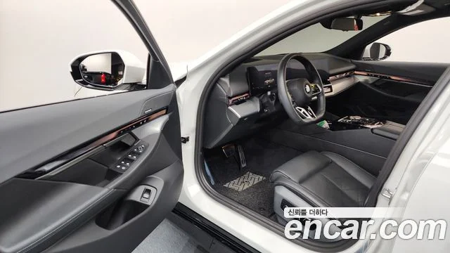 2024 BMW 5 Series (G60)