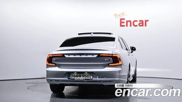 2021 Volvo S90