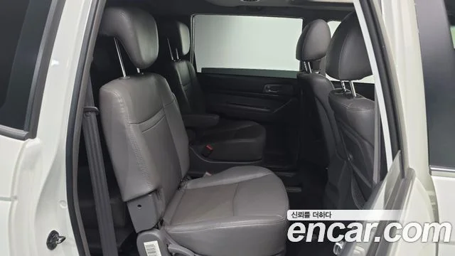 2015 KG Mobility 코란도 투리스모