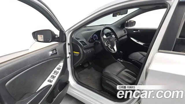 2014 Hyundai 엑센트(신형)