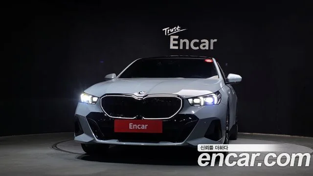 2025 BMW 5 Series (G60)