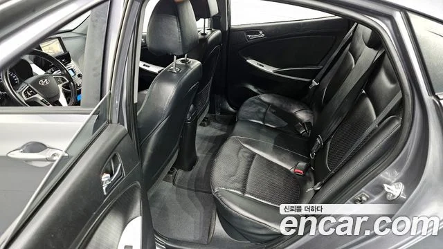 2014 Hyundai 엑센트(신형)