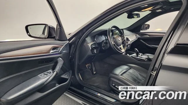 2017 BMW 5 Series (G30)