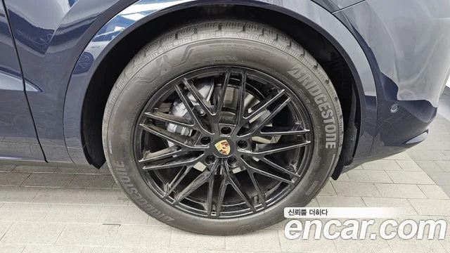 2024 Porsche 카이엔 (PO536)