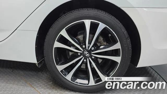 2014 Hyundai i40 살룬