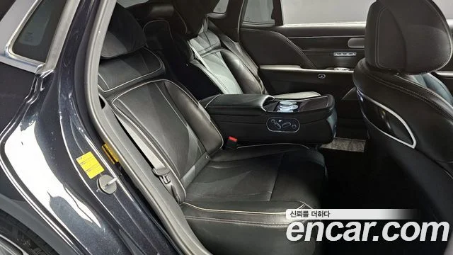 2022 Genesis G90 (RS4)