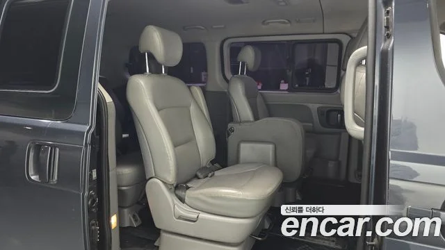 2017 Hyundai Grand Starex