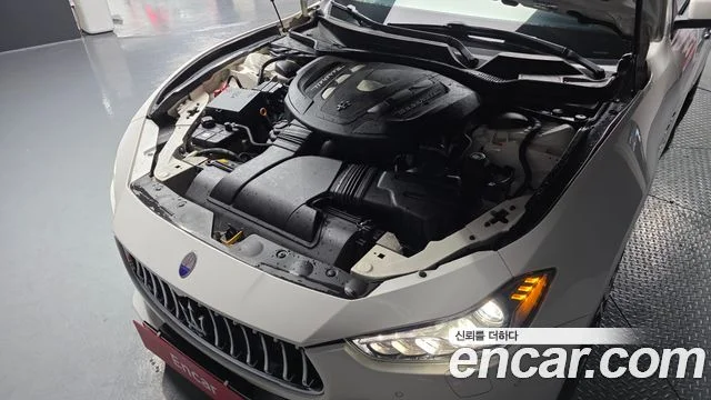 2016 Maserati 기블리