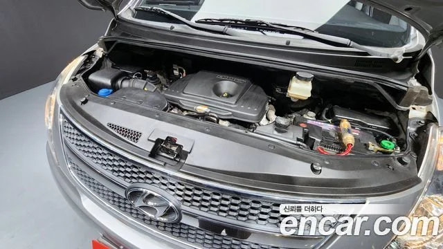 2010 Hyundai Grand Starex