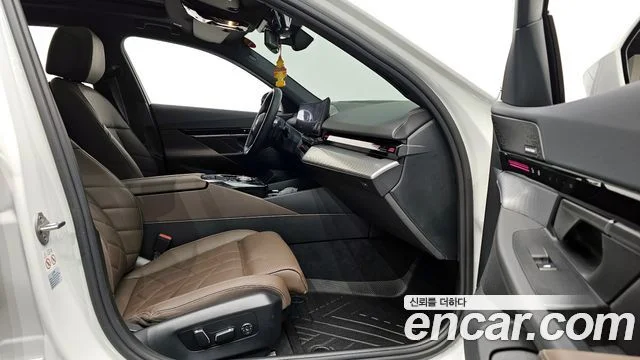 2024 BMW 5 Series (G60)