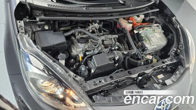 2018 도요타 프리우스 C