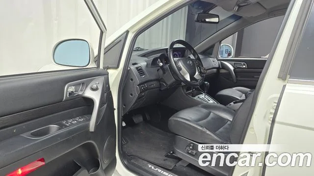 2017 KG Mobility 코란도 투리스모