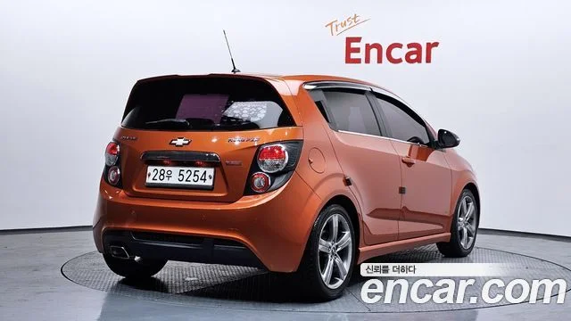 2015 Chevrolet 아베오 해치백