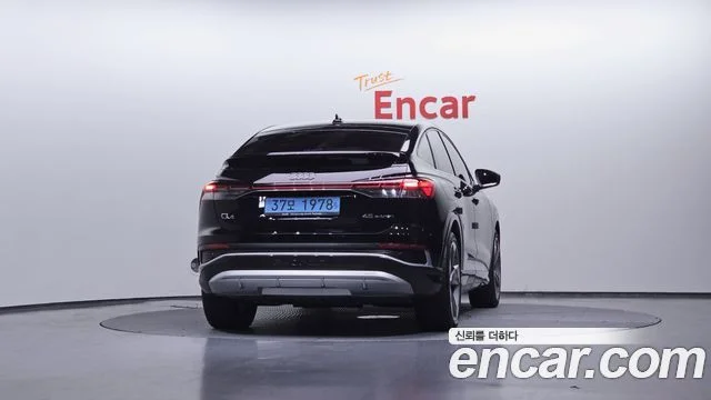 2025 Audi Q4 e-트론 (F4)