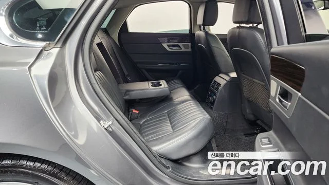 2016 Jaguar XF (X260)