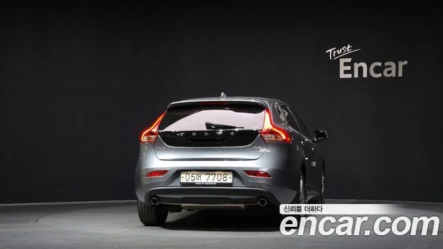 2018 Volvo V40