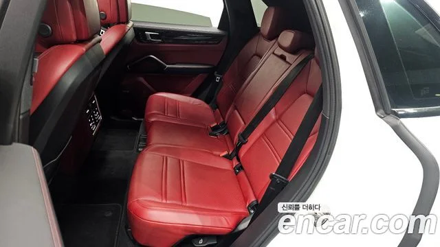 2022 Porsche 카이엔 (PO536)