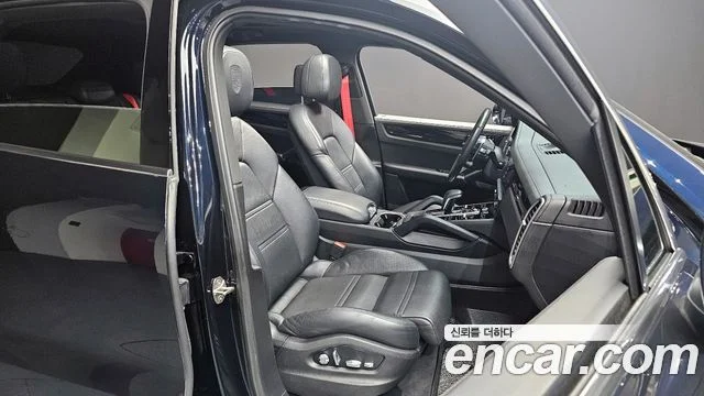 2020 Porsche 카이엔 (PO536)