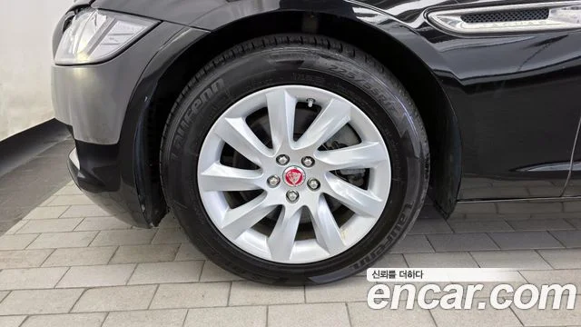 2017 Jaguar XF (X260)