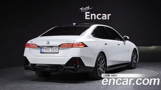 2025 BMW 5 Series (G60)