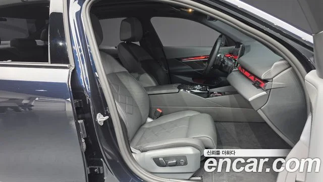 2025 BMW 5 Series (G60)