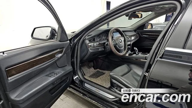 2009 BMW 7 Series (F01)