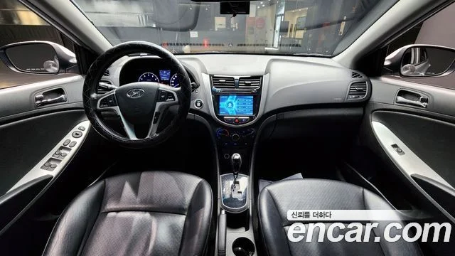 2012 Hyundai 엑센트(신형)