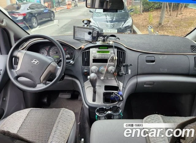 2011 Hyundai Grand Starex