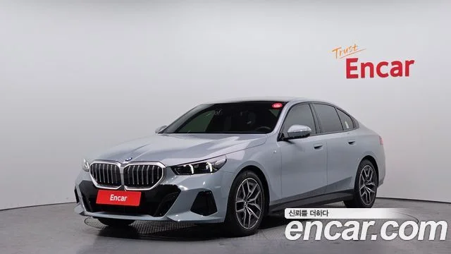 2025 BMW 5 Series (G60)