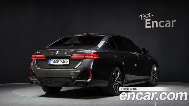 2024 BMW 5 Series (G60)