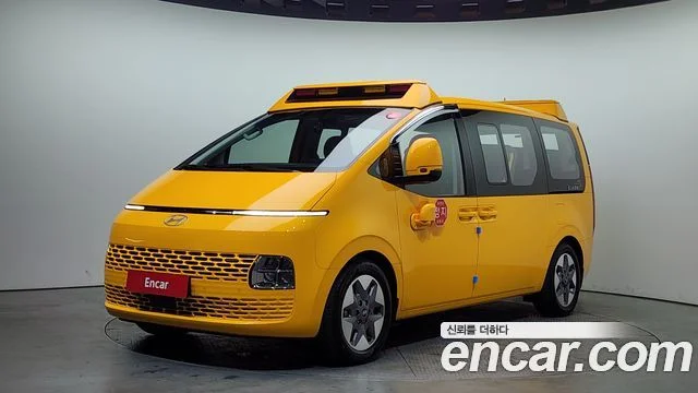 2025 Hyundai Staria