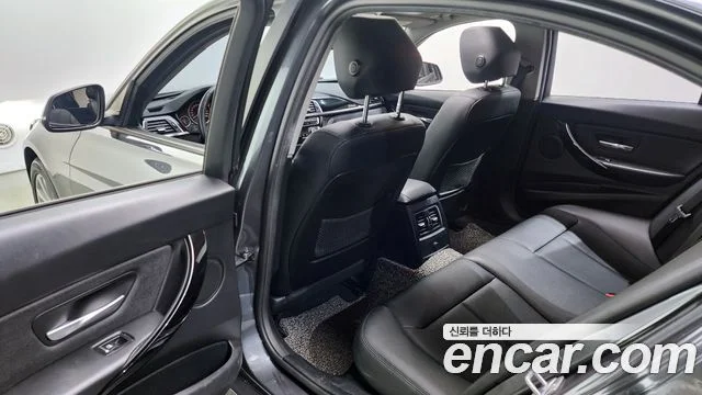 2018 BMW 3 Series (F30)