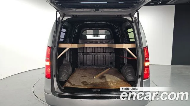 2011 Hyundai Grand Starex