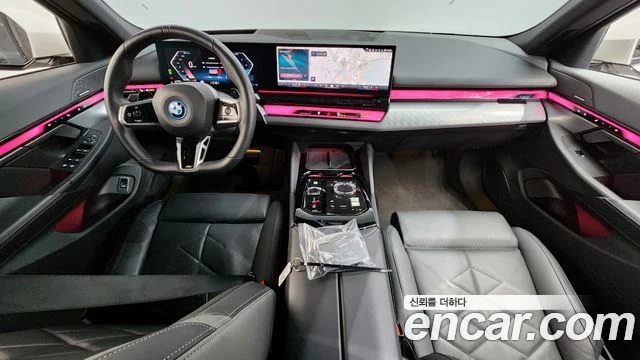 2025 BMW 5 Series (G60)