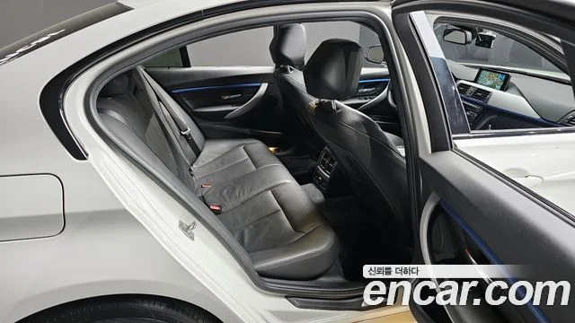 2016 BMW 3 Series (F30)