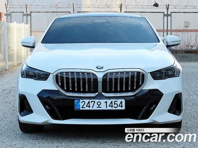 2025 BMW 5 Series (G60)