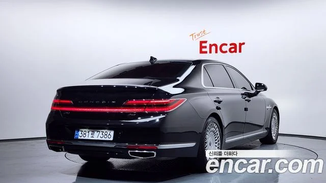 2021 Genesis G90