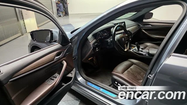 2017 BMW 5 Series (G30)