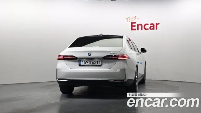 2025 BMW 5 Series (G60)