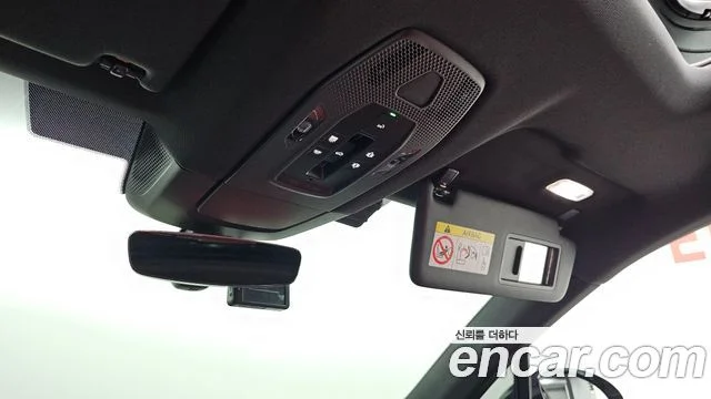 2025 Porsche 마칸 EV