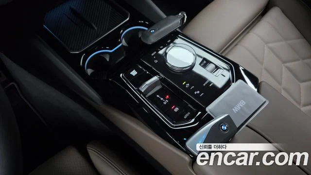 2025 BMW 5 Series (G60)