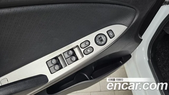 2016 Hyundai 엑센트(신형)