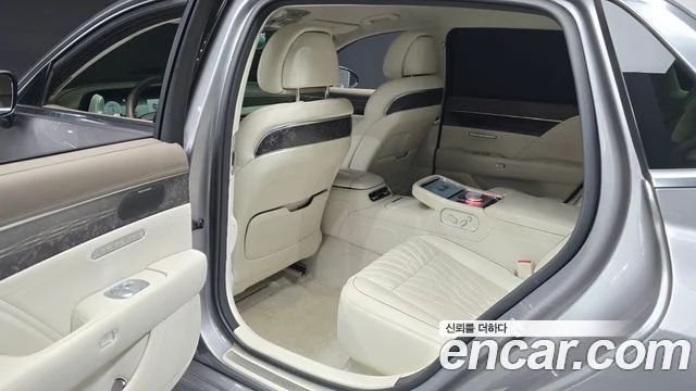 2022 Genesis G90 (RS4)